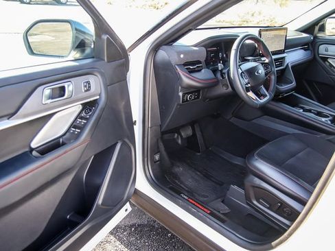 Used 2025 Ford Explorer ST image 28