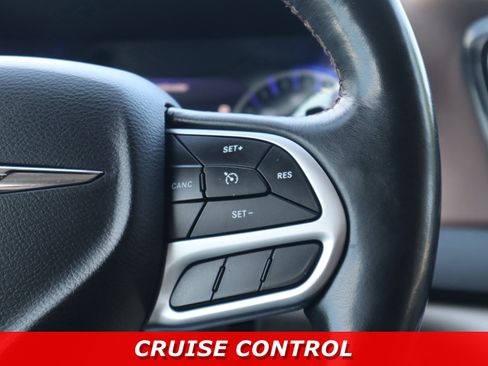 Used 2018 Chrysler Pacifica Touring-L Plus FWD image 16