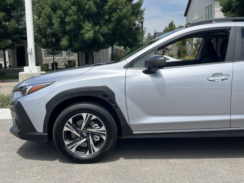 Used 2025 Subaru Crosstrek 2.5i Premium AWD/4WD image 2