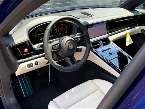New 2025 Porsche Panamera 4 image 4