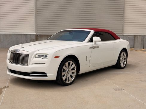 Used 2017 Rolls-Royce Dawn RWD image 33