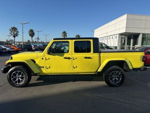 Certified 2024 Jeep Gladiator Sport image 4