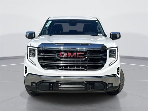 Used 2024 GMC Sierra 1500 SLT image 2