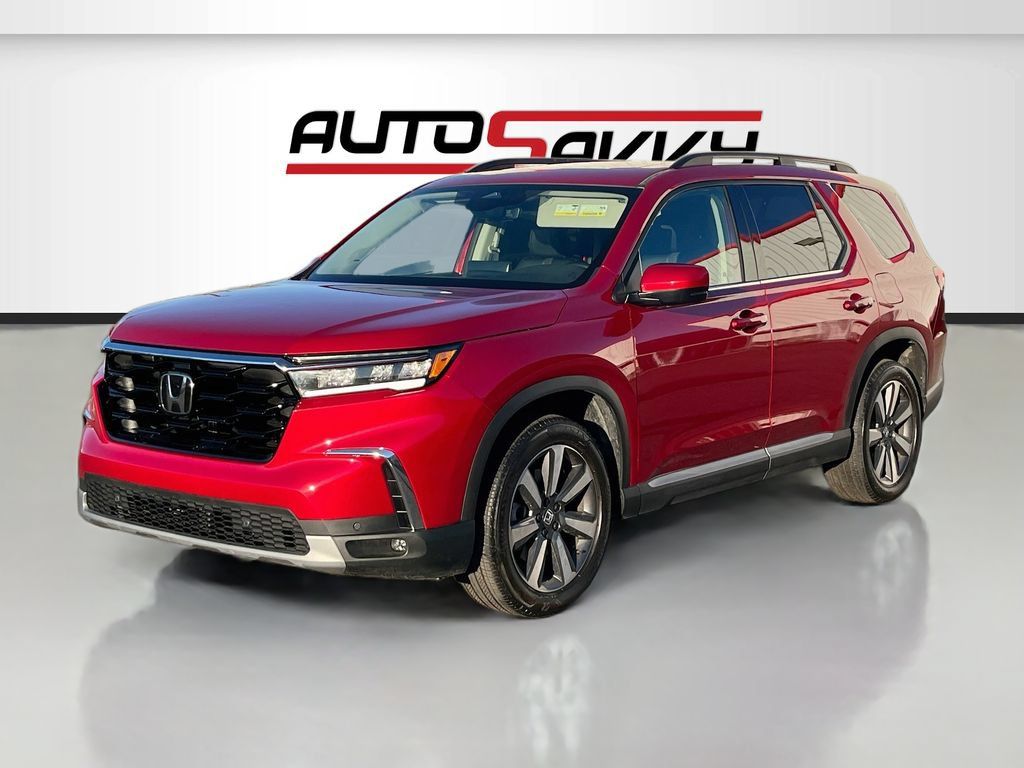 Used 2025 Honda Pilot Touring image 3