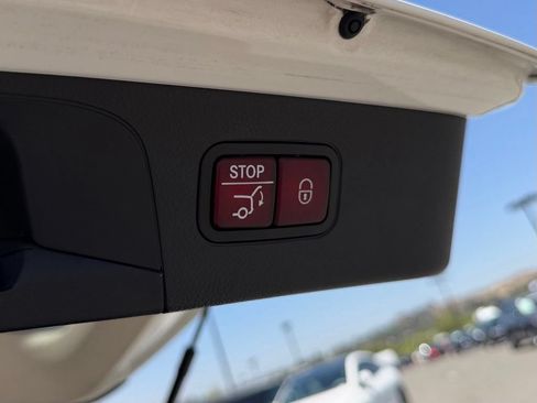 Used 2019 Mercedes-Benz GLC 300 4MATIC image 13