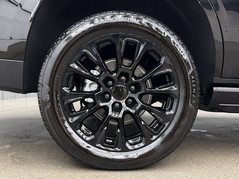 Used 2026 GMC Yukon Denali w/ Sun & Power Step Package AWD/4WD image 11
