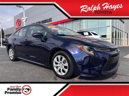 Certified 2023 Toyota Corolla LE image 1
