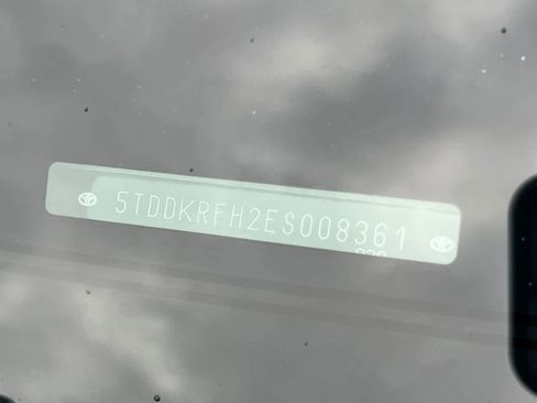 Used 2014 Toyota Highlander Limited image 23