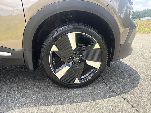 Certified 2026 Nissan Kicks SR FWD image 11