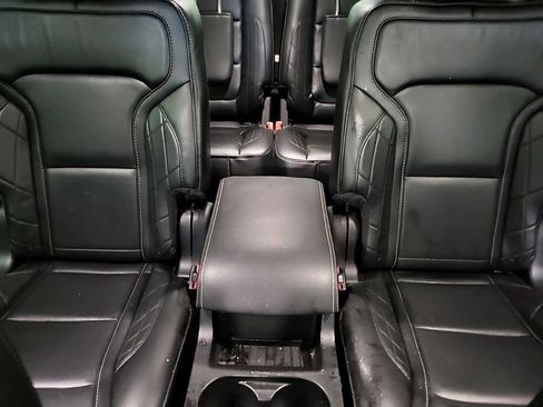 Used 2018 Ford Explorer Platinum AWD/4WD image 5