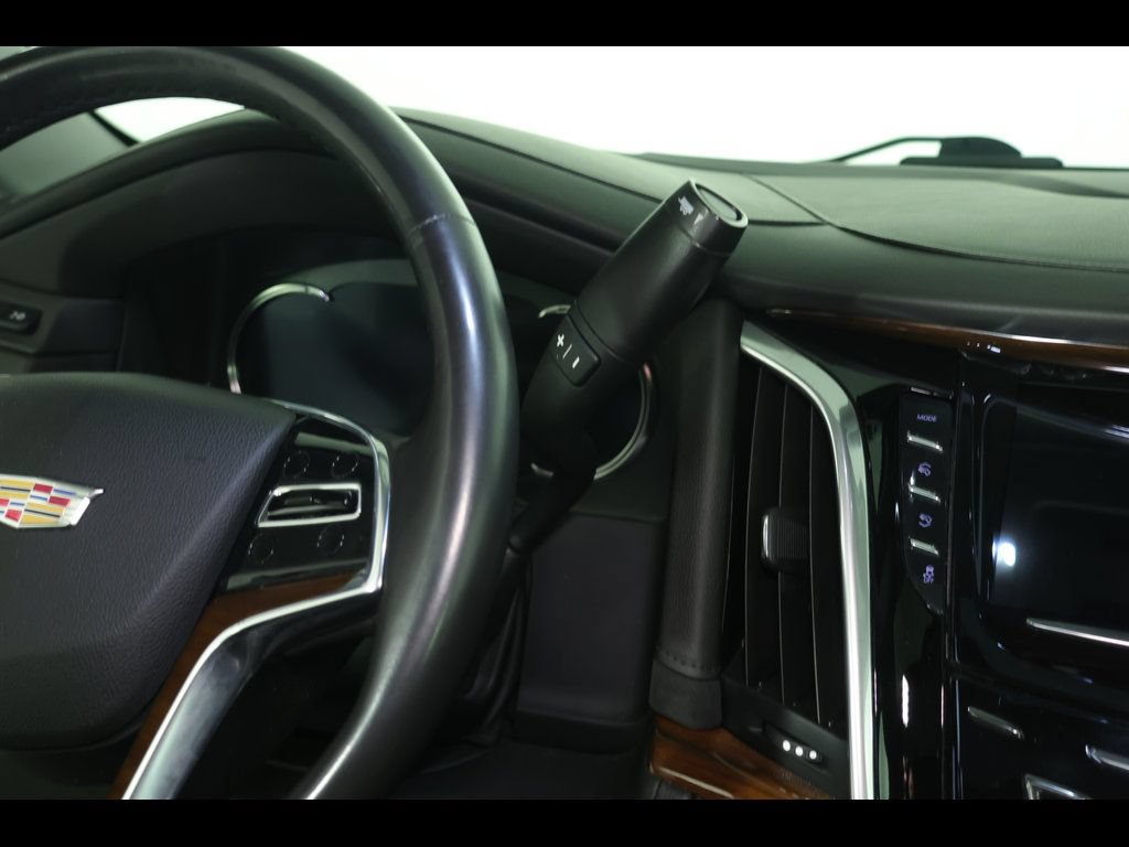 Used 2020 Cadillac Escalade Luxury AWD/4WD image 34