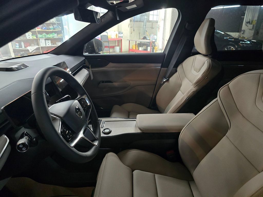 Used 2025 Volvo EX90 Ultra AWD/4WD image 21