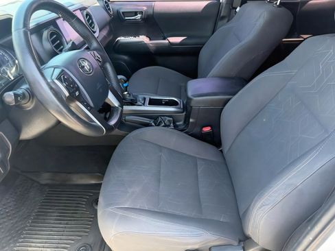 Used 2018 Toyota Tacoma TRD Off-Road AWD/4WD image 14