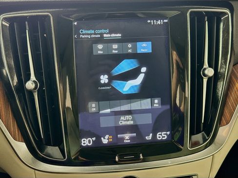 Used 2022 Volvo S60 B5 Momentum image 18