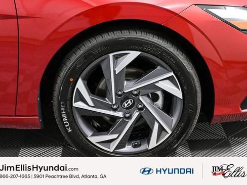Certified 2025 Hyundai Elantra SEL image 12