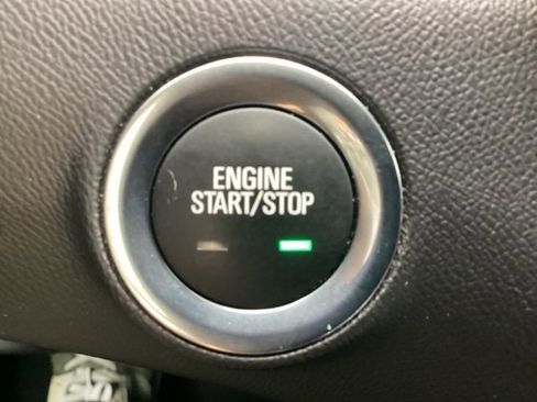 Used 2024 GMC Terrain SLE image 31