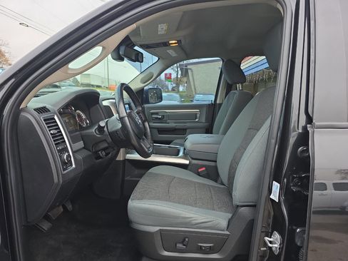 Used 2018 RAM 1500 SLT image 9