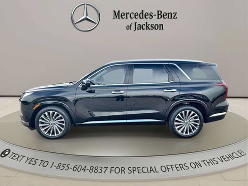 Used 2024 Hyundai Palisade Calligraphy FWD image 2