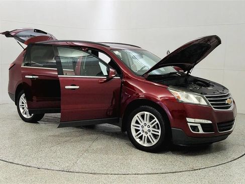 Used 2015 Chevrolet Traverse LT w/ Style and Technology Package FWD image 9