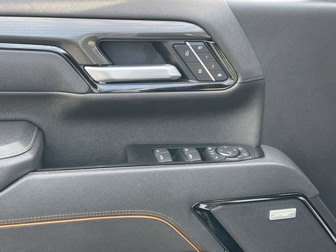 Used 2025 GMC Sierra 2500 AT4 image 29