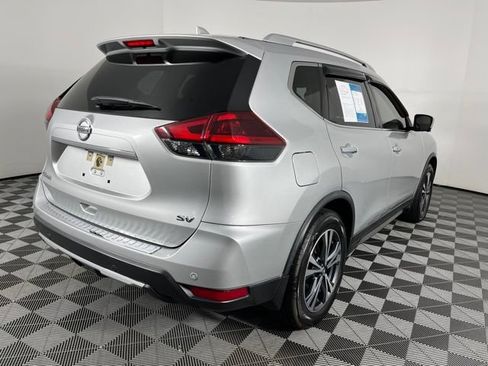 Used 2019 Nissan Rogue SV w/ Sun & Sound Touring Package FWD image 11