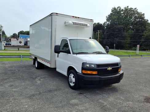 Used 2024 Chevrolet Express 3500 w/ Power Convenience Package RWD image 3