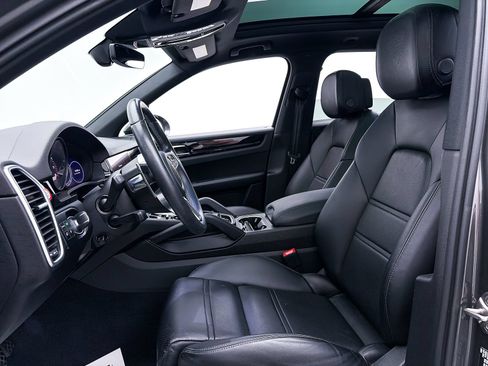 Used 2023 Porsche Cayenne AWD/4WD image 20