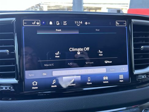 Used 2024 Chrysler Pacifica Touring-L image 28