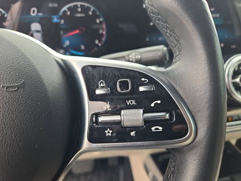 Used 2022 Mercedes-Benz GLB 250 image 25