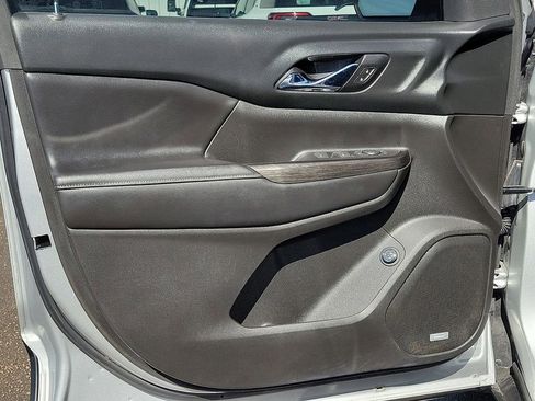 Used 2018 GMC Acadia SLT image 11