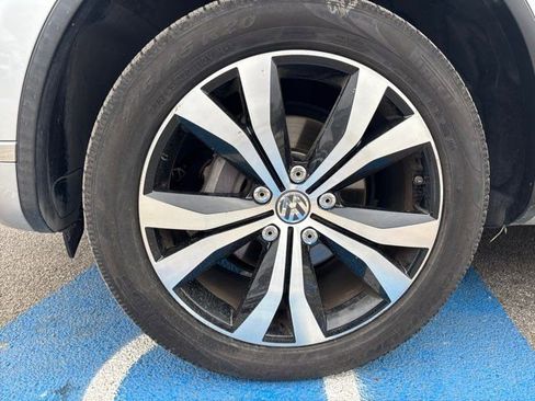 Used 2017 Volkswagen Touareg Wolfsburg Edition image 10