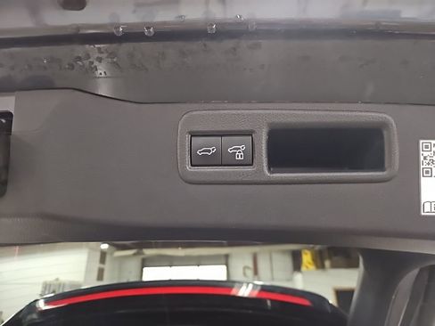 Used 2024 Toyota Venza XLE image 33