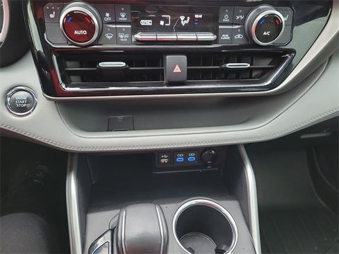 Used 2022 Toyota Highlander XLE image 33