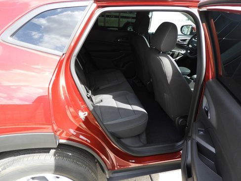 Used 2025 Chevrolet Trax LS w/ LS Convenience Package FWD image 27