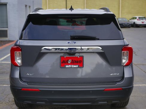 Used 2021 Ford Explorer XLT image 7