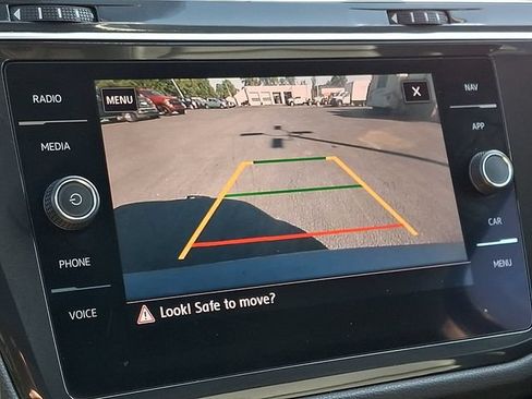 Used 2019 Volkswagen Tiguan SEL w/ 3rd Row Seat Package AWD/4WD image 4