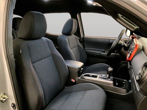 Used 2020 Toyota Tacoma TRD Off-Road image 8