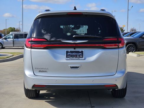 New 2026 Chrysler Pacifica Pinnacle image 8
