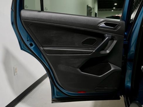 Used 2020 Volkswagen Tiguan SEL image 28