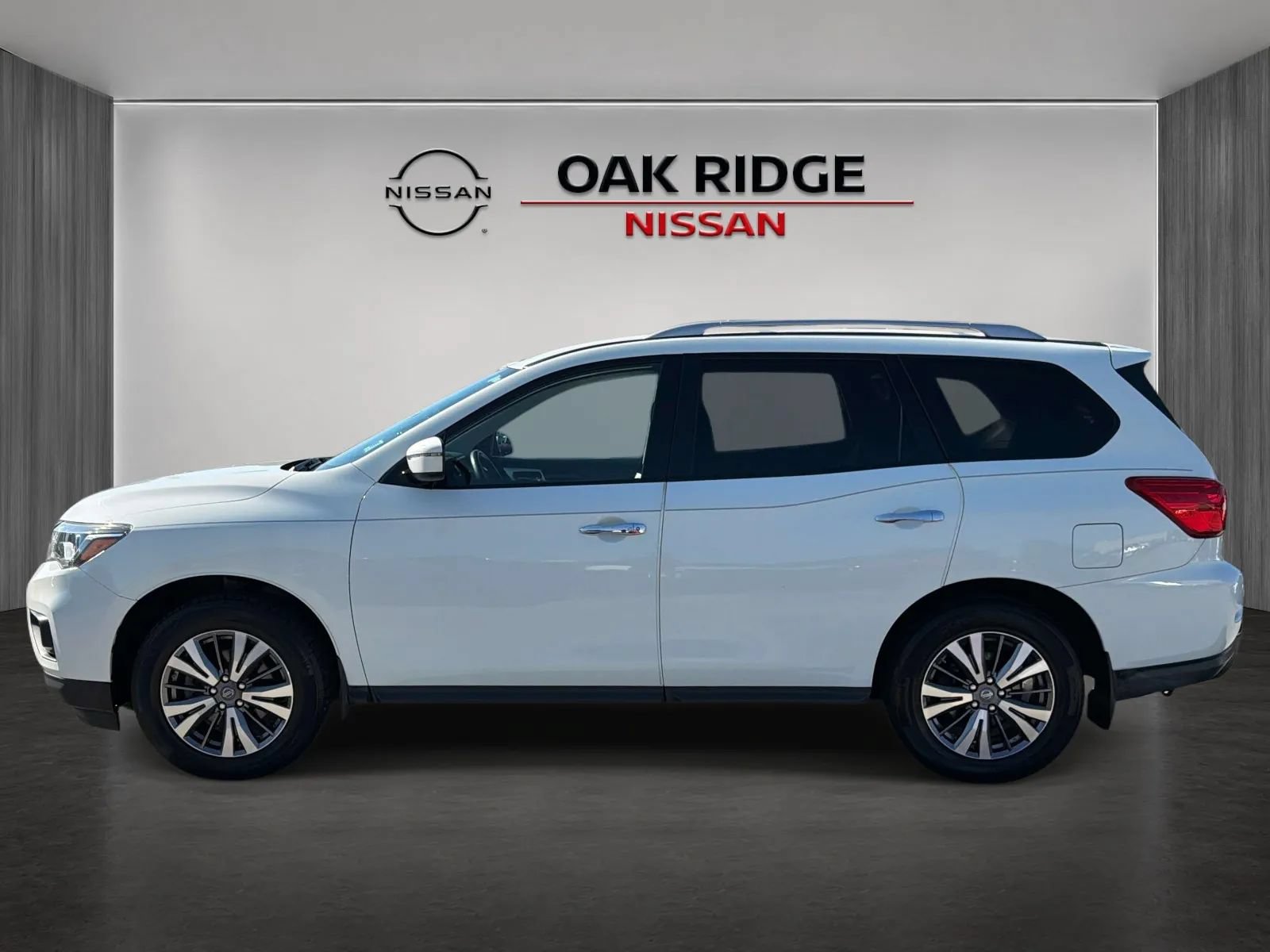 Used 2019 Nissan Pathfinder SV FWD image 6