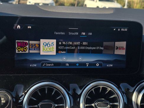 Used 2025 Mercedes-Benz GLA 250 4MATIC image 31