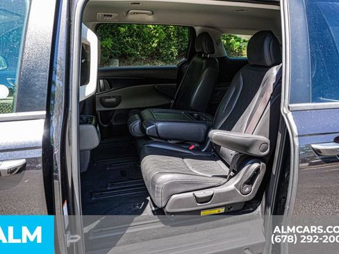 Used 2025 Kia Carnival FWD image 20