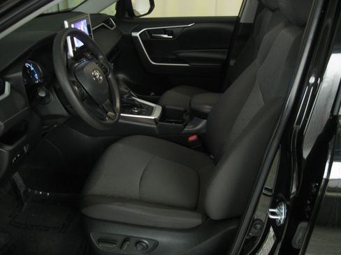 Used 2023 Toyota RAV4 AWD Hybrid image 7