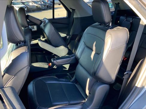 Certified 2021 Ford Explorer Limited w/ Equipment Group 301A image 19