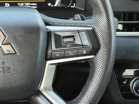 Used 2023 Mitsubishi Outlander 4WD Plug-In Hybrid image 21