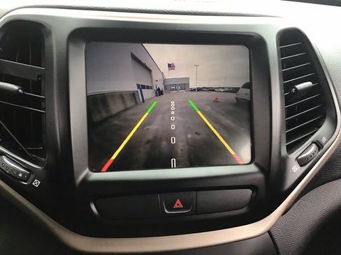 Used 2016 Jeep Cherokee Limited image 29