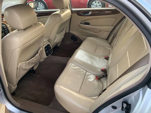 Used 2006 Jaguar XJ8 RWD image 14