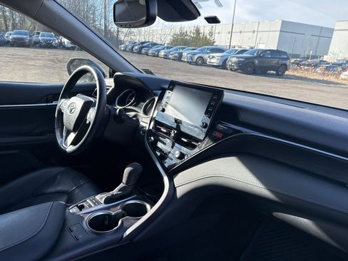 Used 2021 Toyota Camry XLE image 13