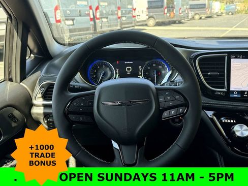 New 2026 Chrysler Pacifica Limited w/ Uconnect Theater Family Group image 22