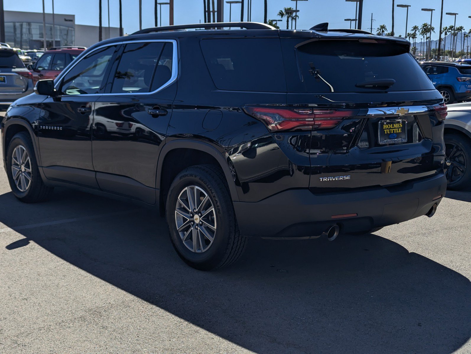 Used 2023 Chevrolet Traverse LT FWD image 4